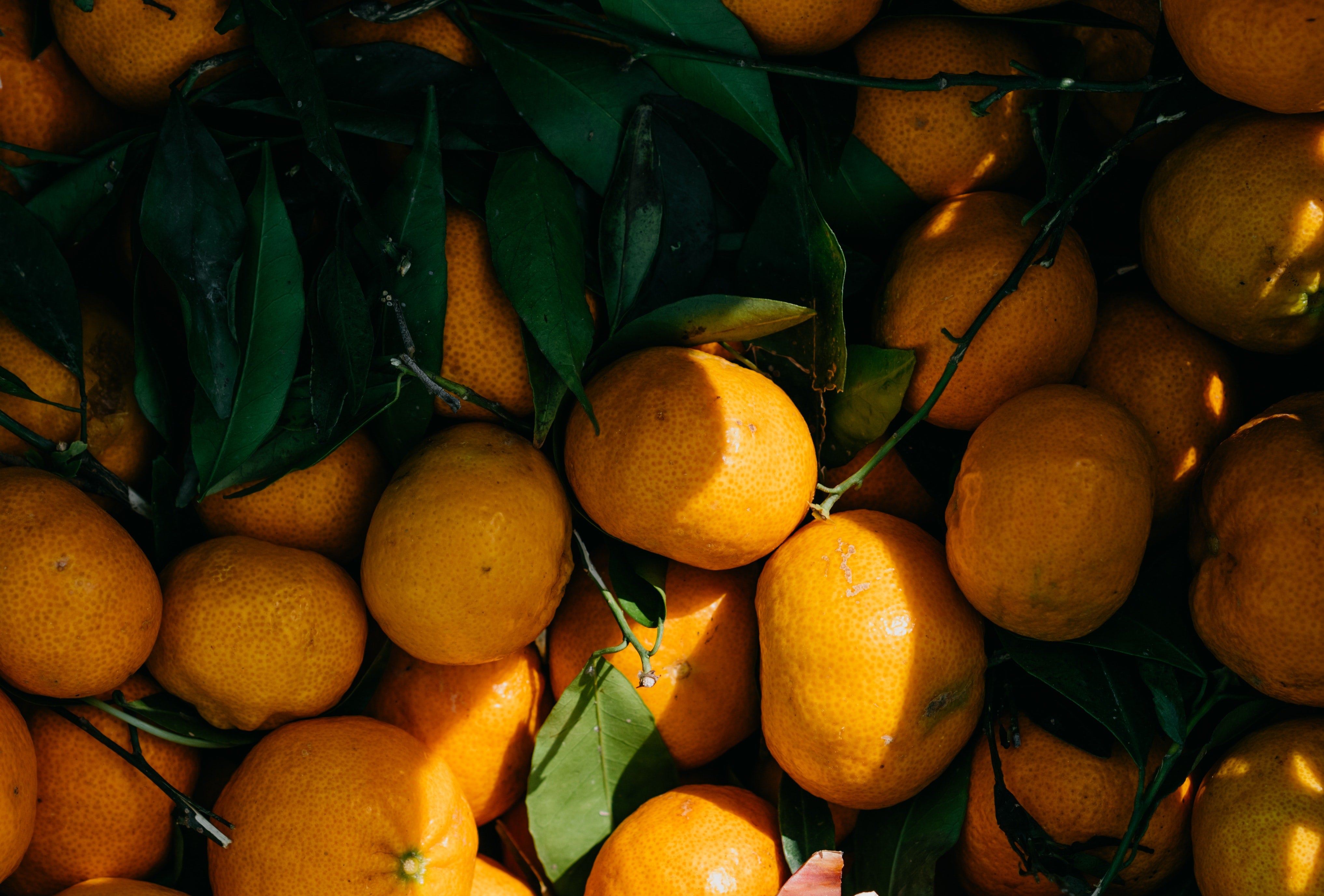 A pile of oranges