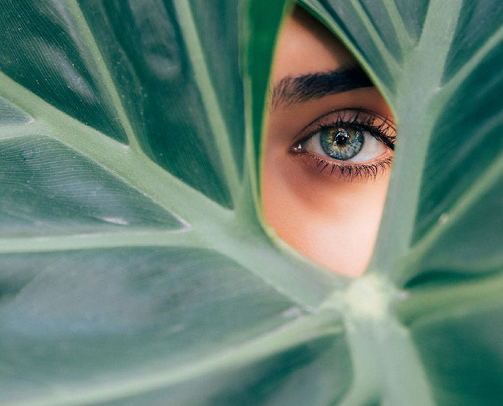 The Everyday Habits Quietly Affecting Your Eye Health, According to an Eye Surgeon